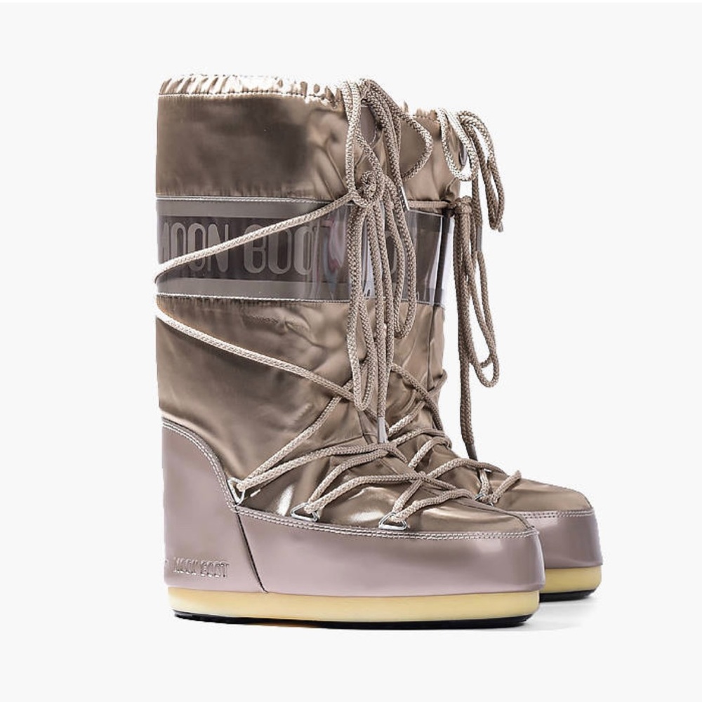 Moonboots never worn! With tags